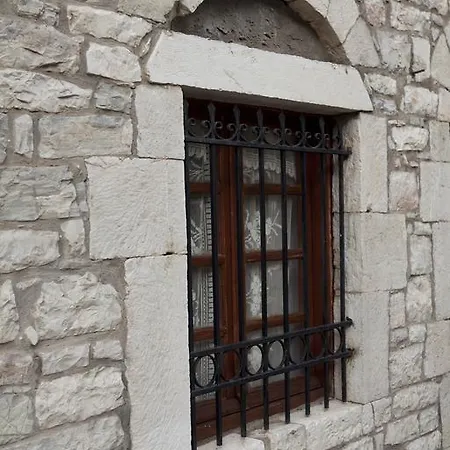 το σπίτι της θεώνης Πανσιόν 3*